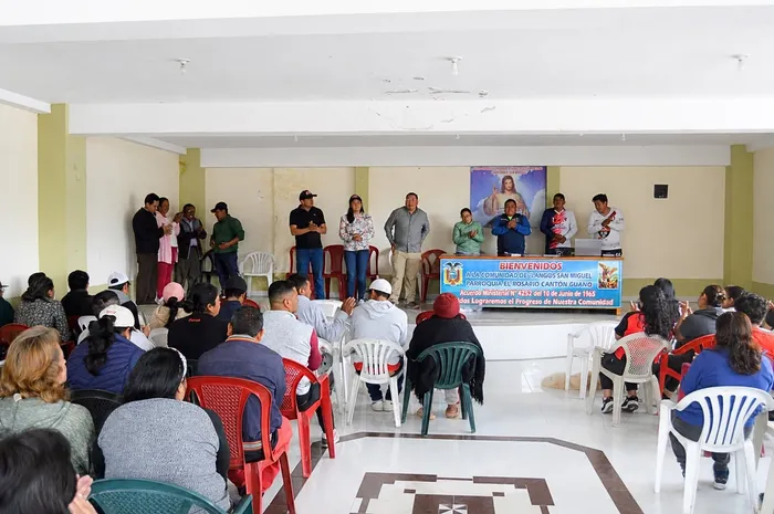 Visita del candidato a la comunidad Langos San Miguel de Guano.